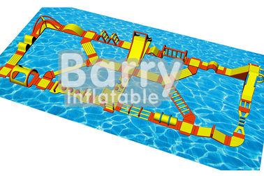 بازی های آب با دوره آموزشی مانع شناور با سطح 0.9mm پلوتون PVC پرده بند