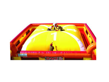بازی های بادی بادکنکی زرد / قرمز Inflatable Soft Mountain برای مسابقات کودکان و نوجوانان