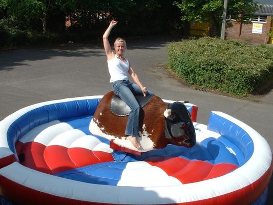 شبیه ساز Rodeo Mechanical Bull برزنت PVC برای ورزش در فضای باز